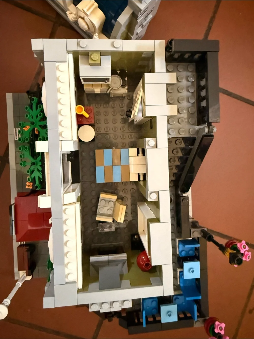 LEGO Creator Expert Parisian Restaurant Modular Building - Blue and White
